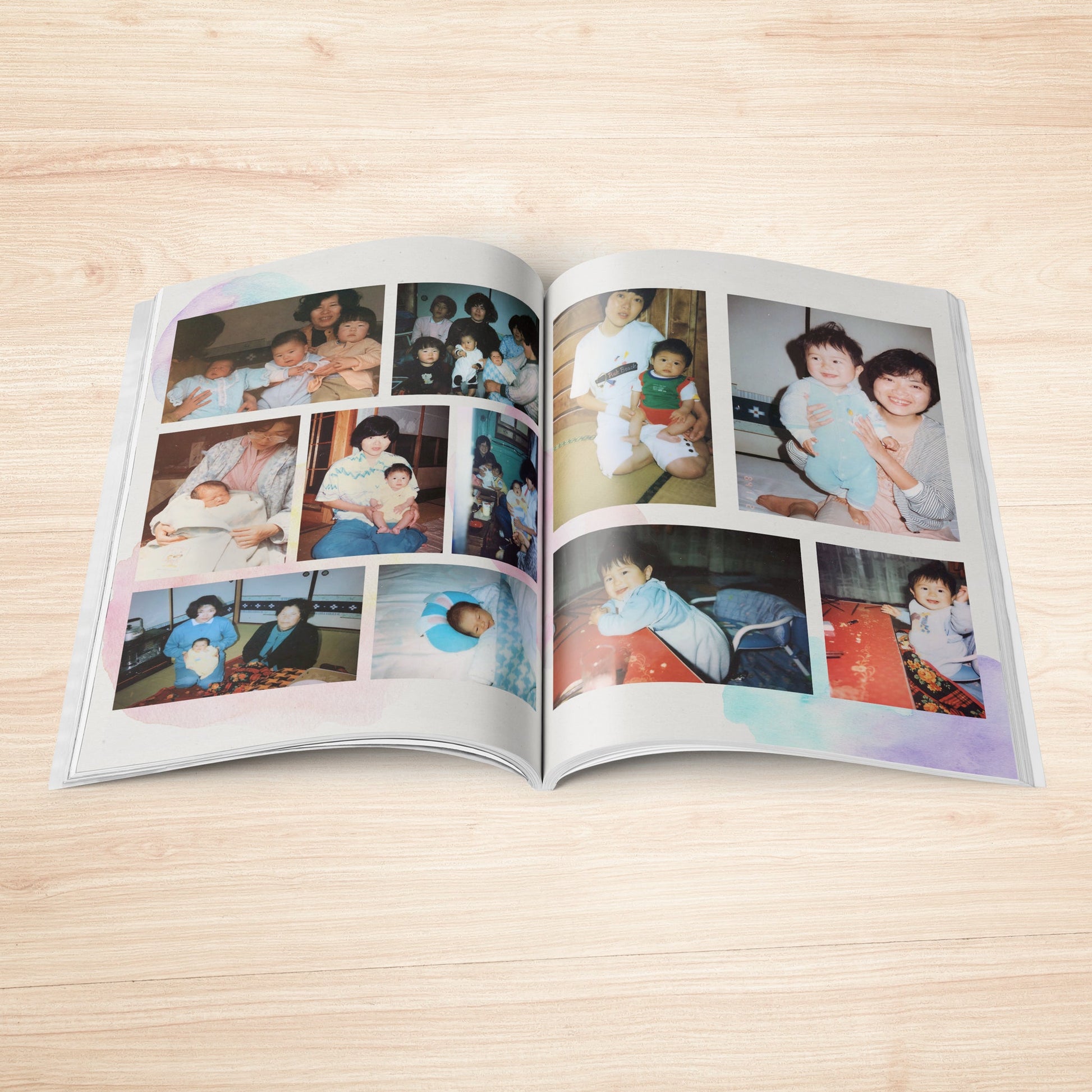 マガジンタイプの子育て卒業アルバムの見開きイメージ。生まれたから今までの思い出を1冊に。