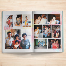 画像をギャラリービューアに読み込む, マガジンタイプの子育て卒業アルバムの見開きイメージ。両親、家族との思い出の写真を綺麗にまとめます。
